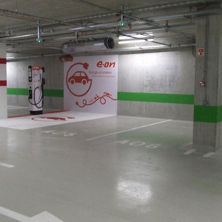 Apartmanhaz Soho Gyor Bagian luar foto