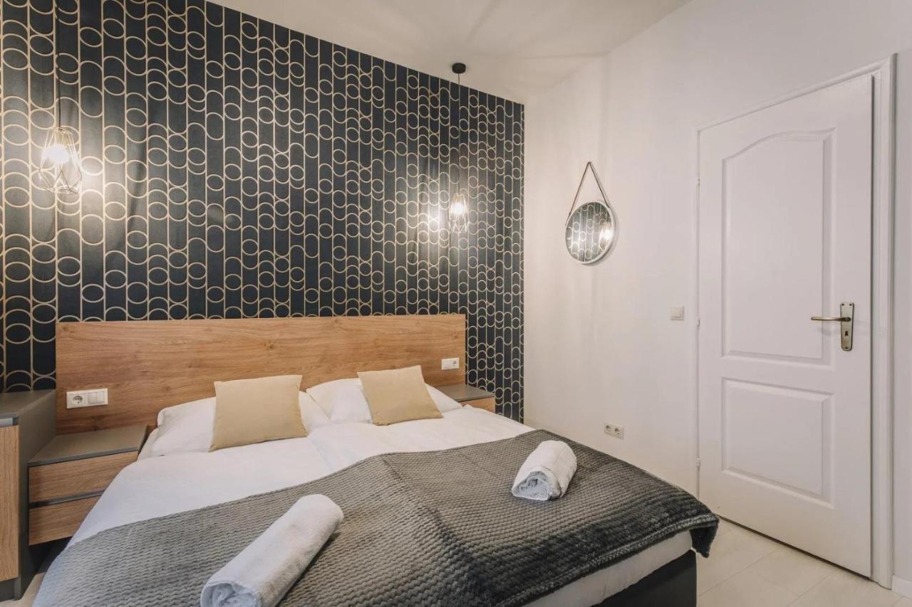 Apartmanhaz Soho Gyor Bagian luar foto