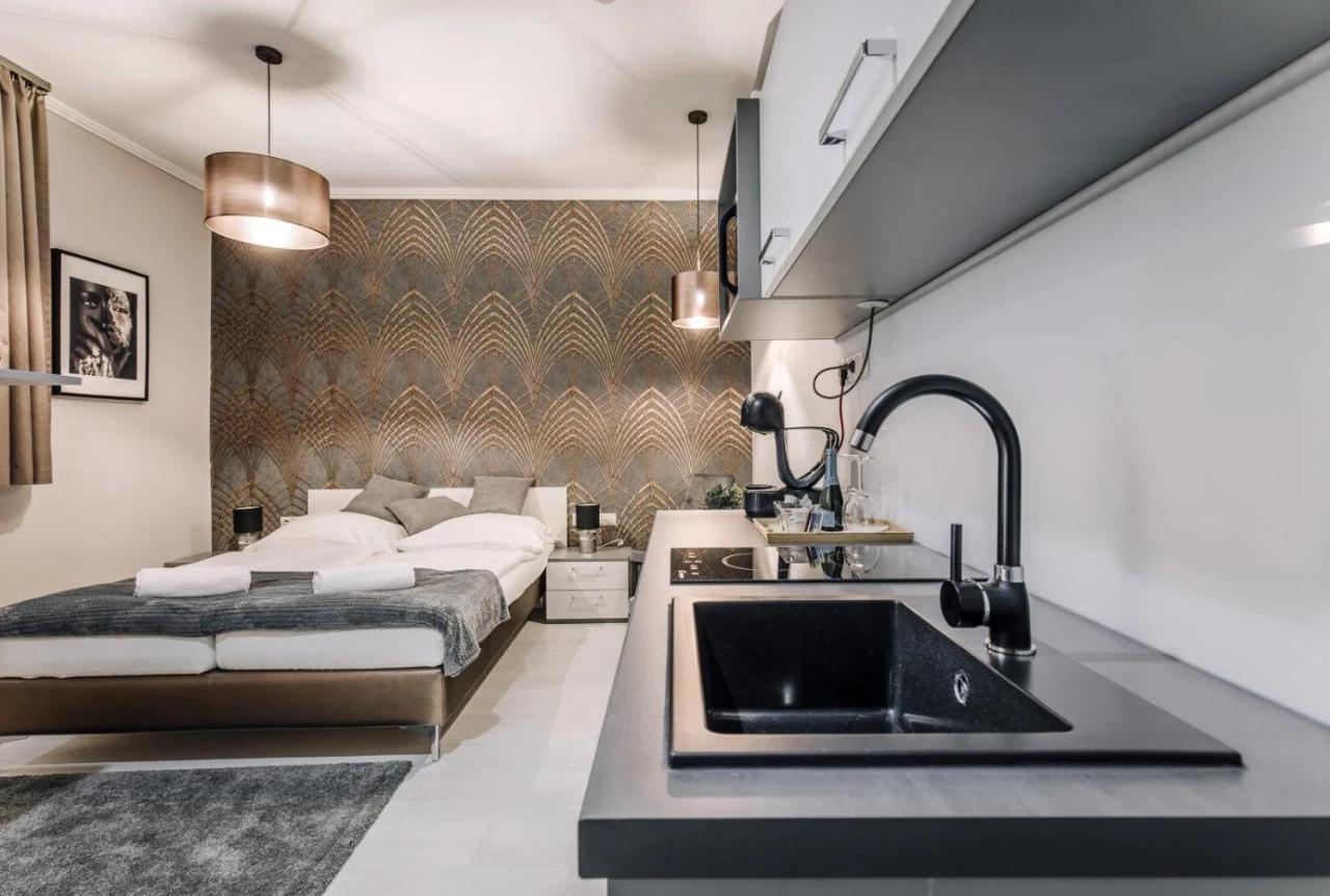 Apartmanhaz Soho Gyor Bagian luar foto