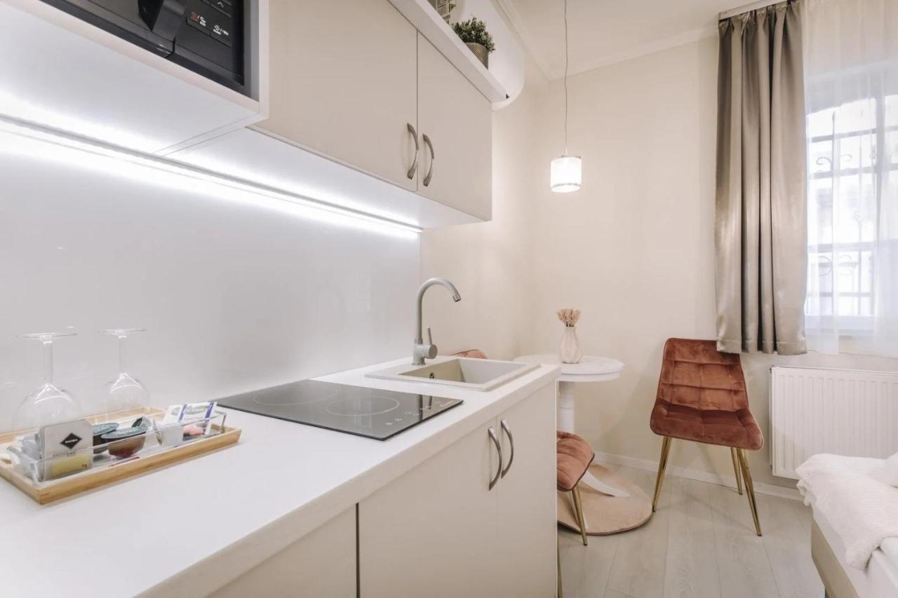 Apartmanhaz Soho Gyor Bagian luar foto