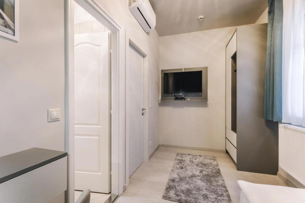 Apartmanhaz Soho Gyor Bagian luar foto