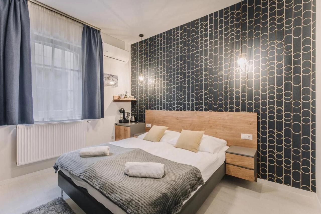 Apartmanhaz Soho Gyor Bagian luar foto