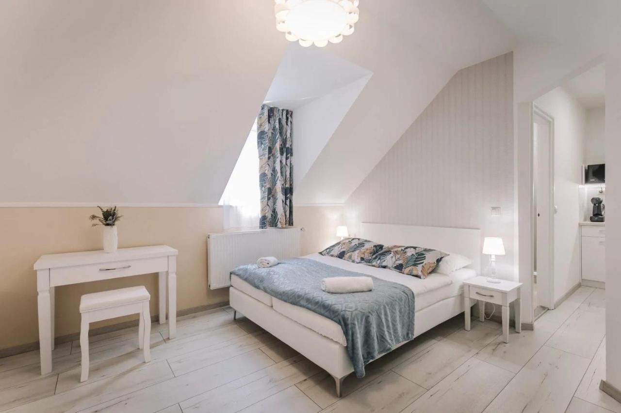 Apartmanhaz Soho Gyor Bagian luar foto