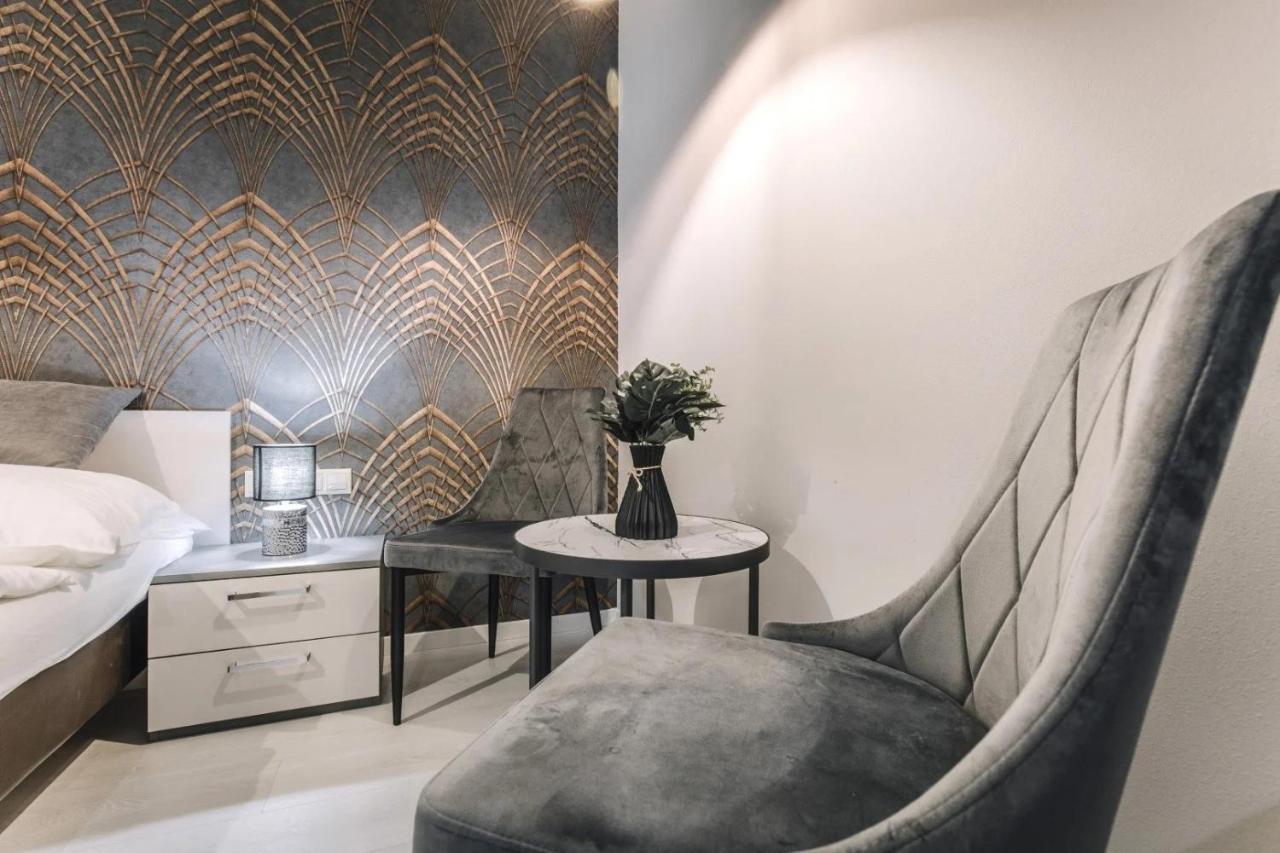 Apartmanhaz Soho Gyor Bagian luar foto