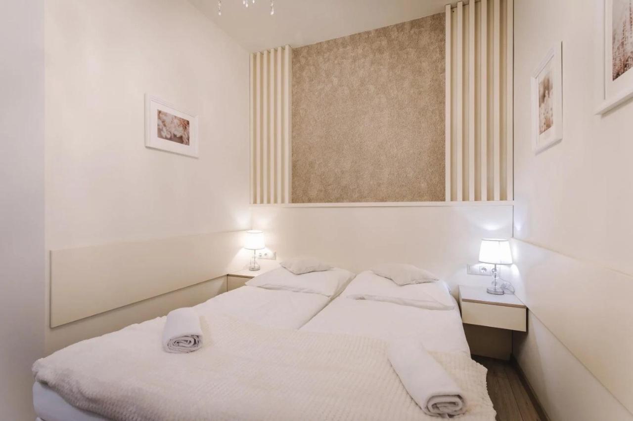 Apartmanhaz Soho Gyor Bagian luar foto