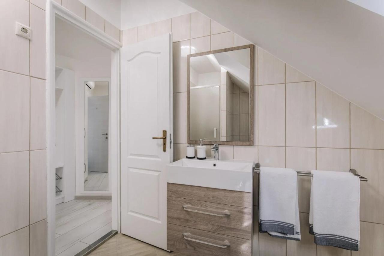Apartmanhaz Soho Gyor Bagian luar foto