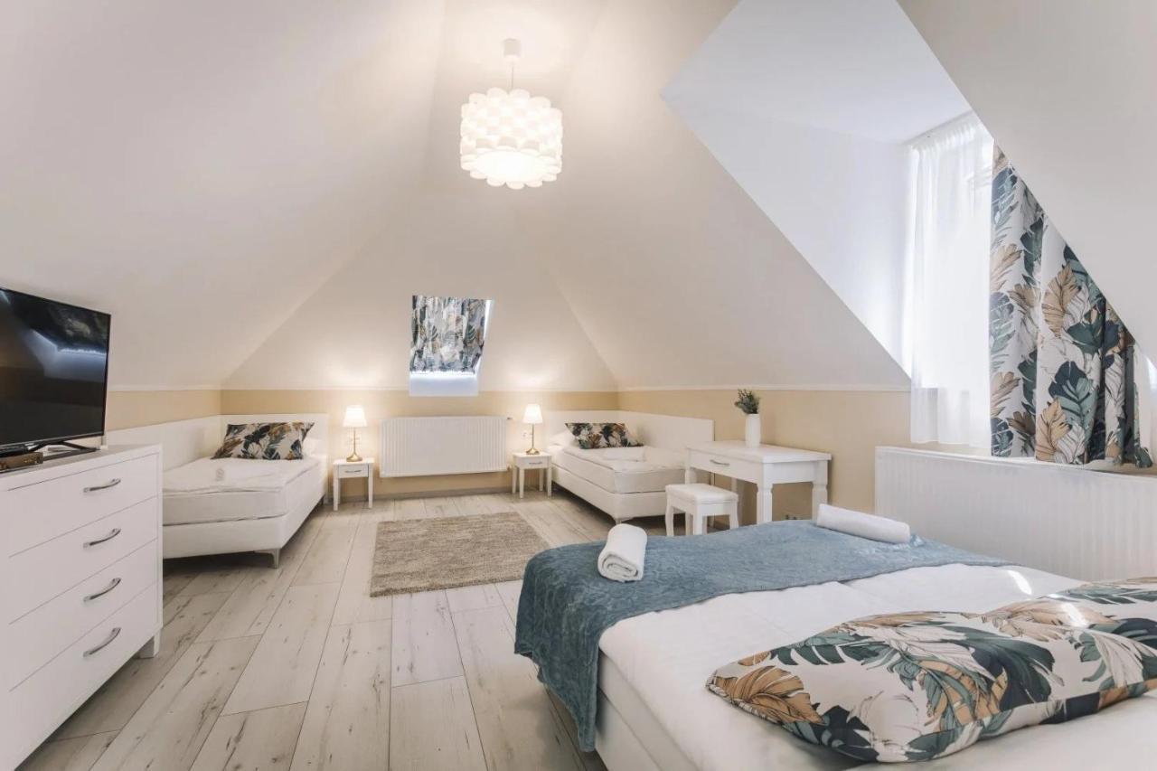 Apartmanhaz Soho Gyor Bagian luar foto