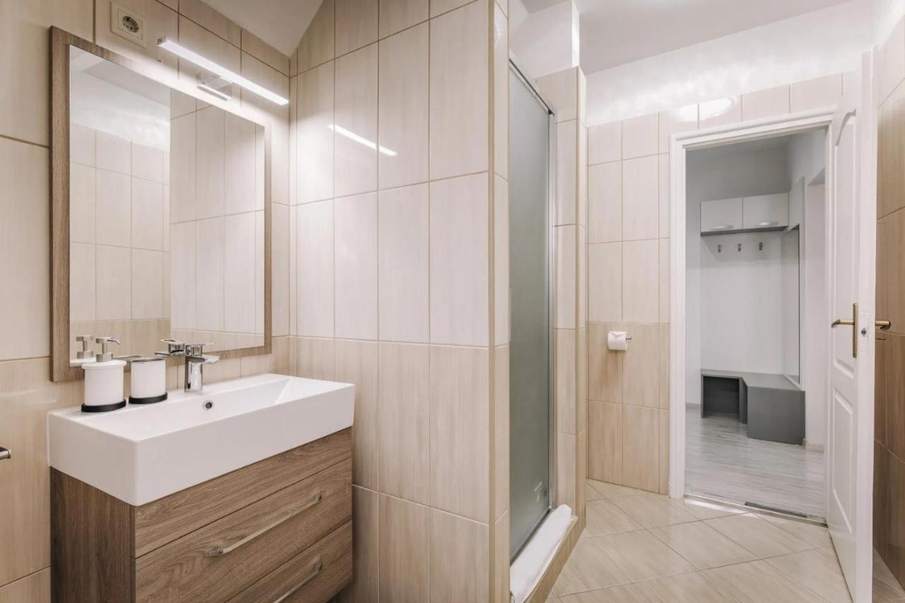 Apartmanhaz Soho Gyor Bagian luar foto