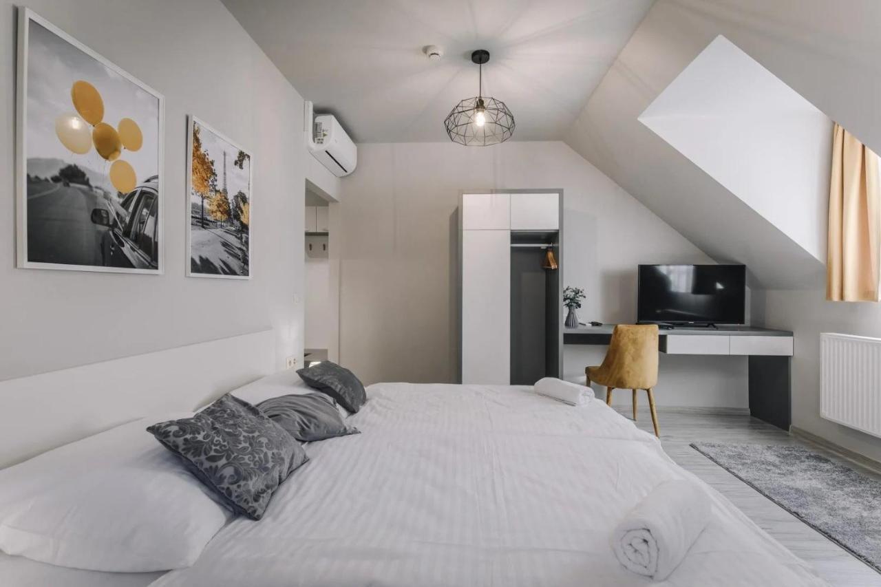 Apartmanhaz Soho Gyor Bagian luar foto