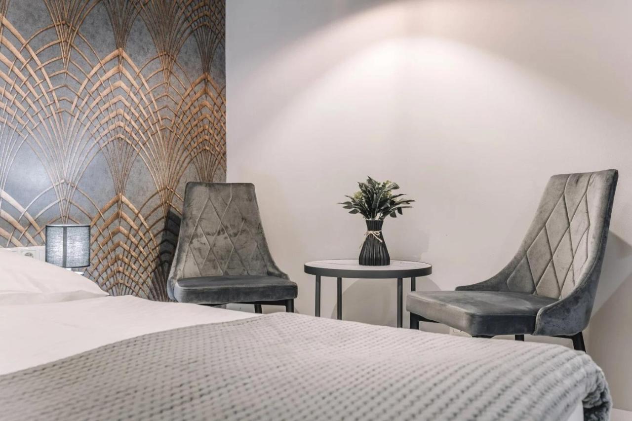 Apartmanhaz Soho Gyor Bagian luar foto