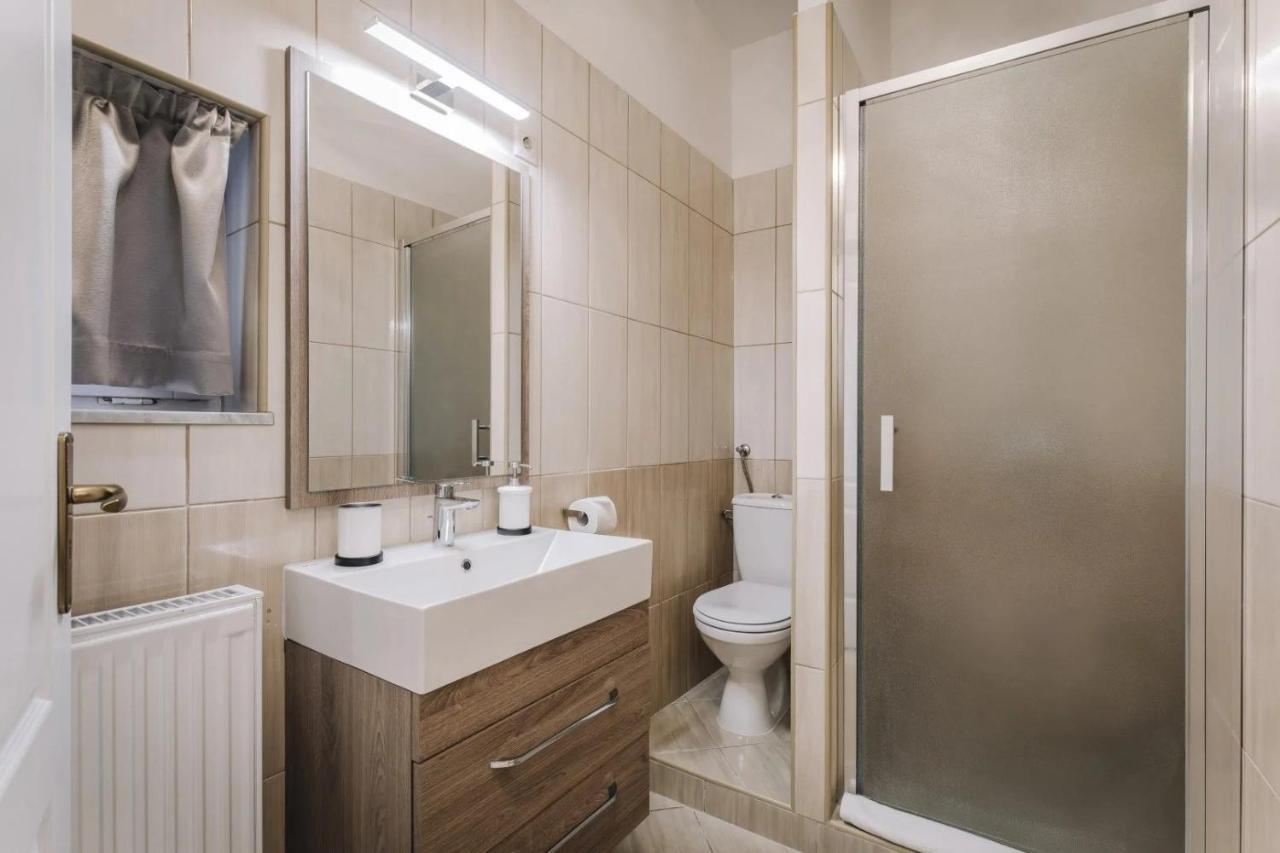 Apartmanhaz Soho Gyor Bagian luar foto