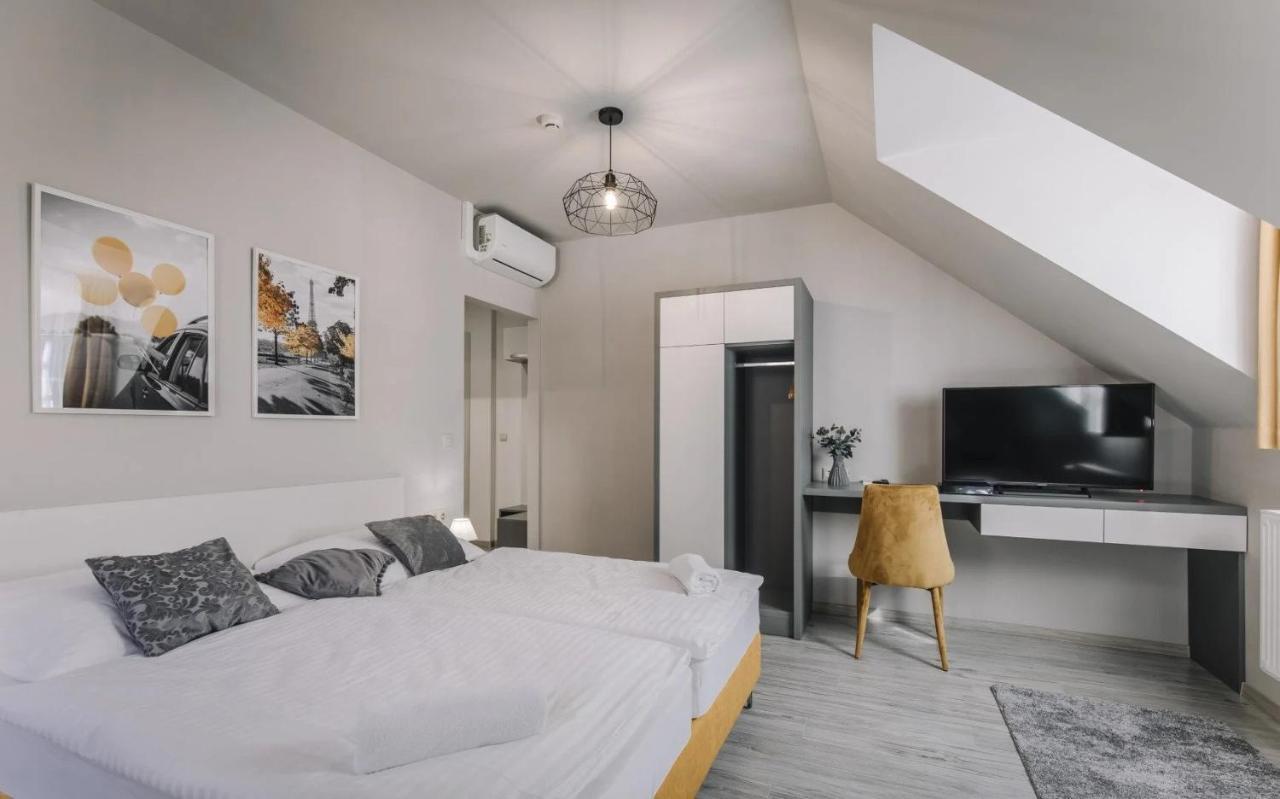 Apartmanhaz Soho Gyor Bagian luar foto