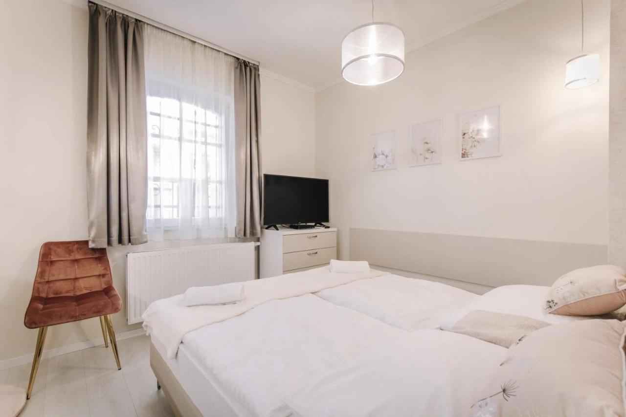 Apartmanhaz Soho Gyor Bagian luar foto