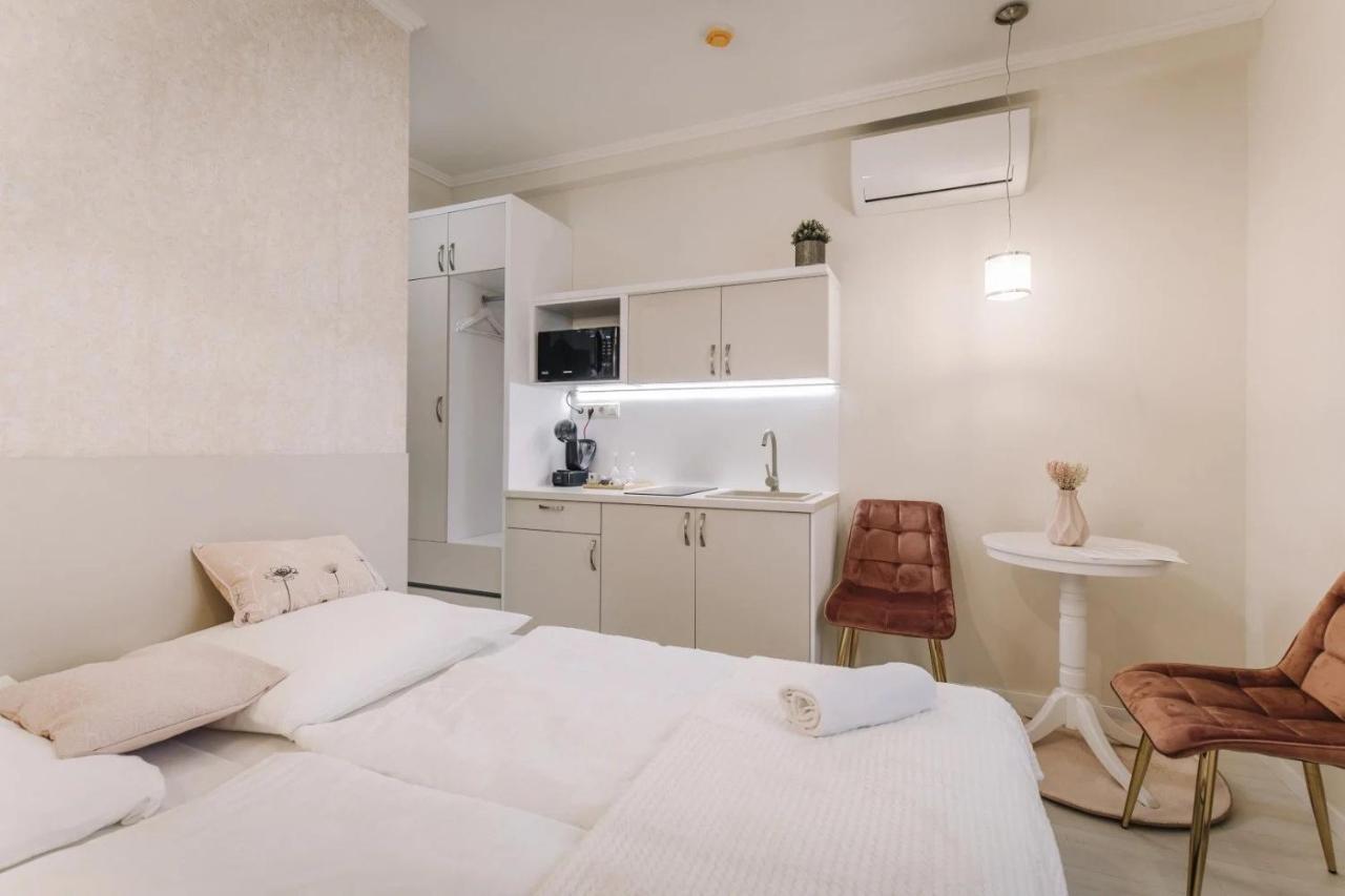 Apartmanhaz Soho Gyor Bagian luar foto