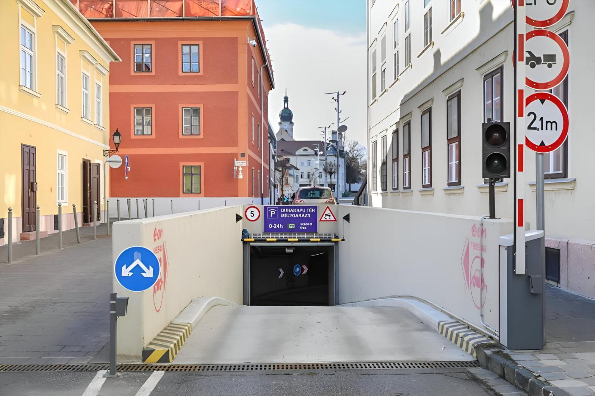 Apartmanhaz Soho Gyor Bagian luar foto