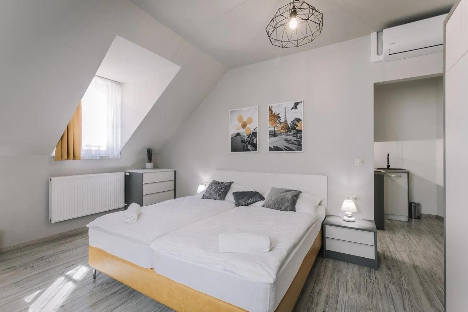 Apartmanhaz Soho Gyor Bagian luar foto