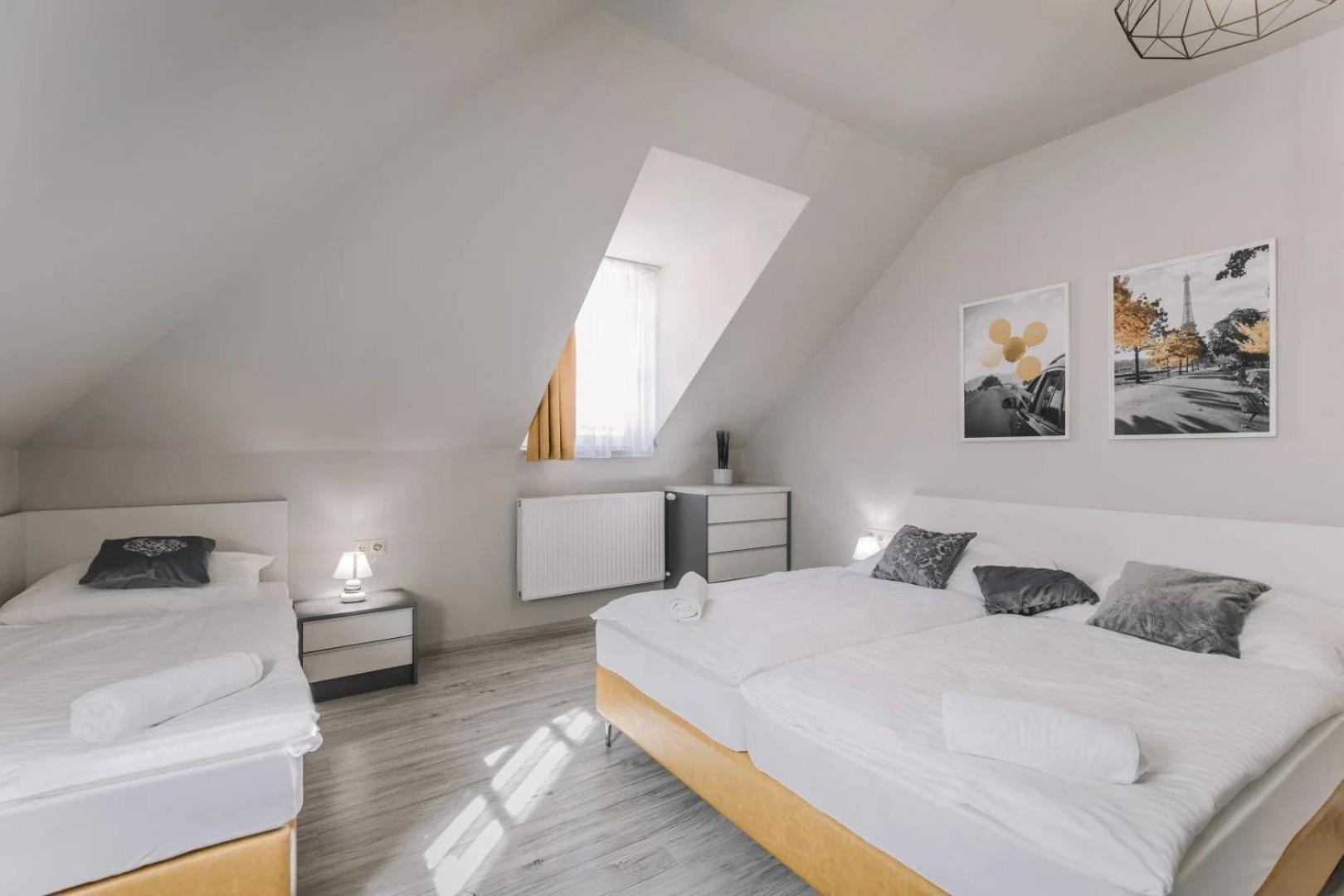Apartmanhaz Soho Gyor Bagian luar foto