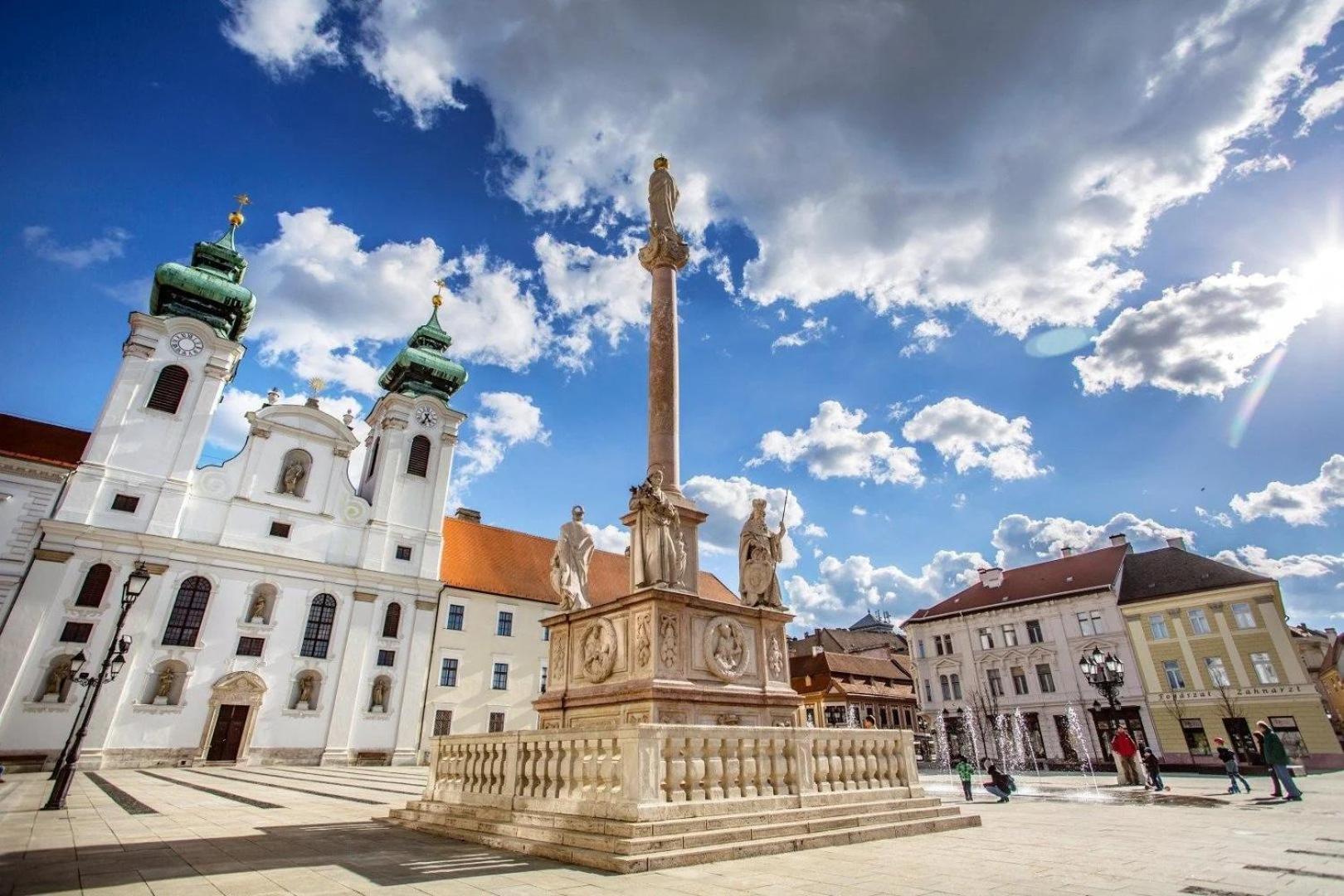 Apartmanhaz Soho Gyor Bagian luar foto